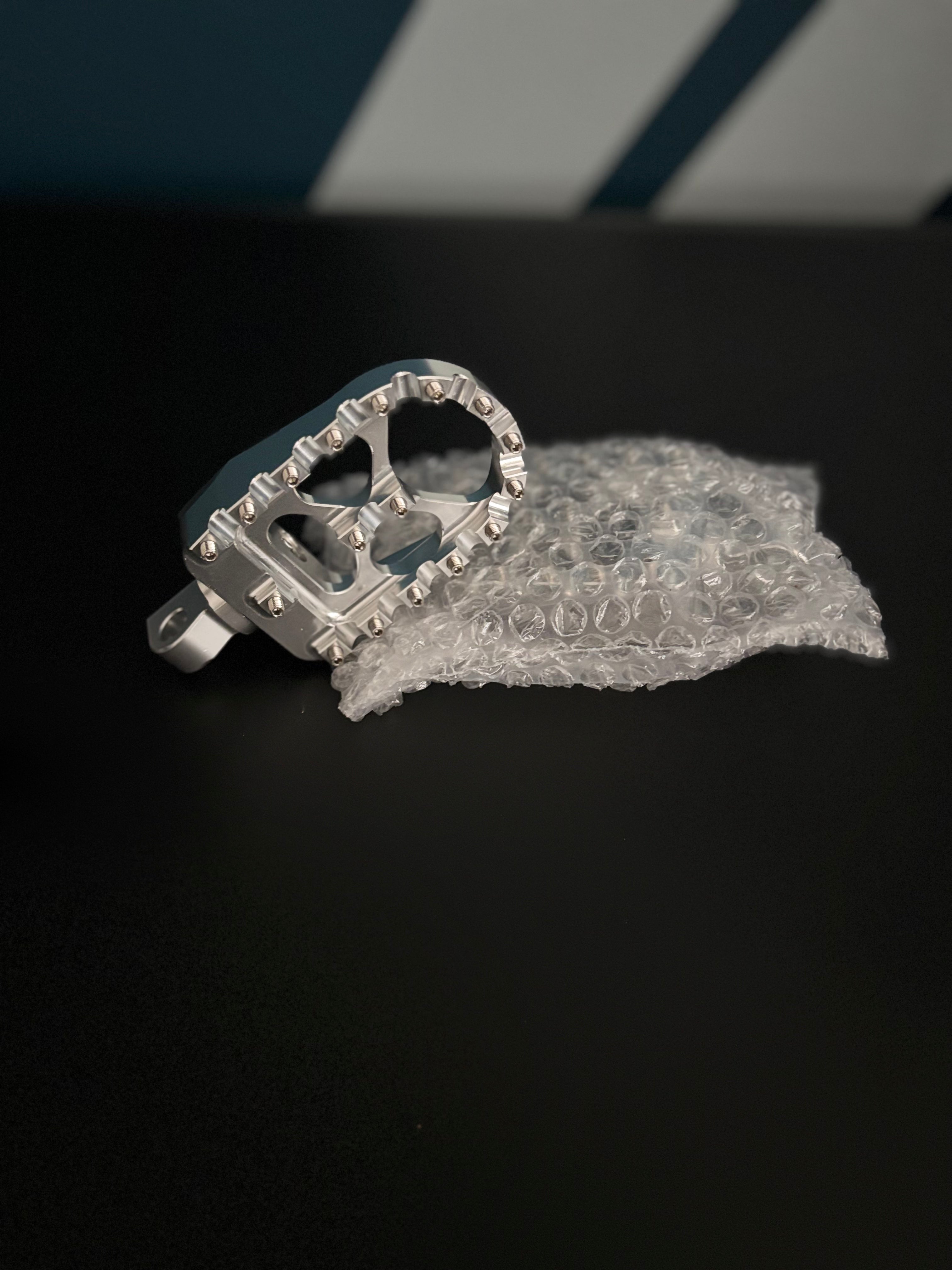 Mx style pegs for emoto