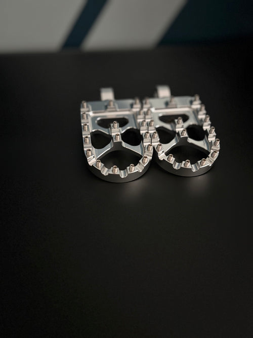 Mx style pegs for emoto