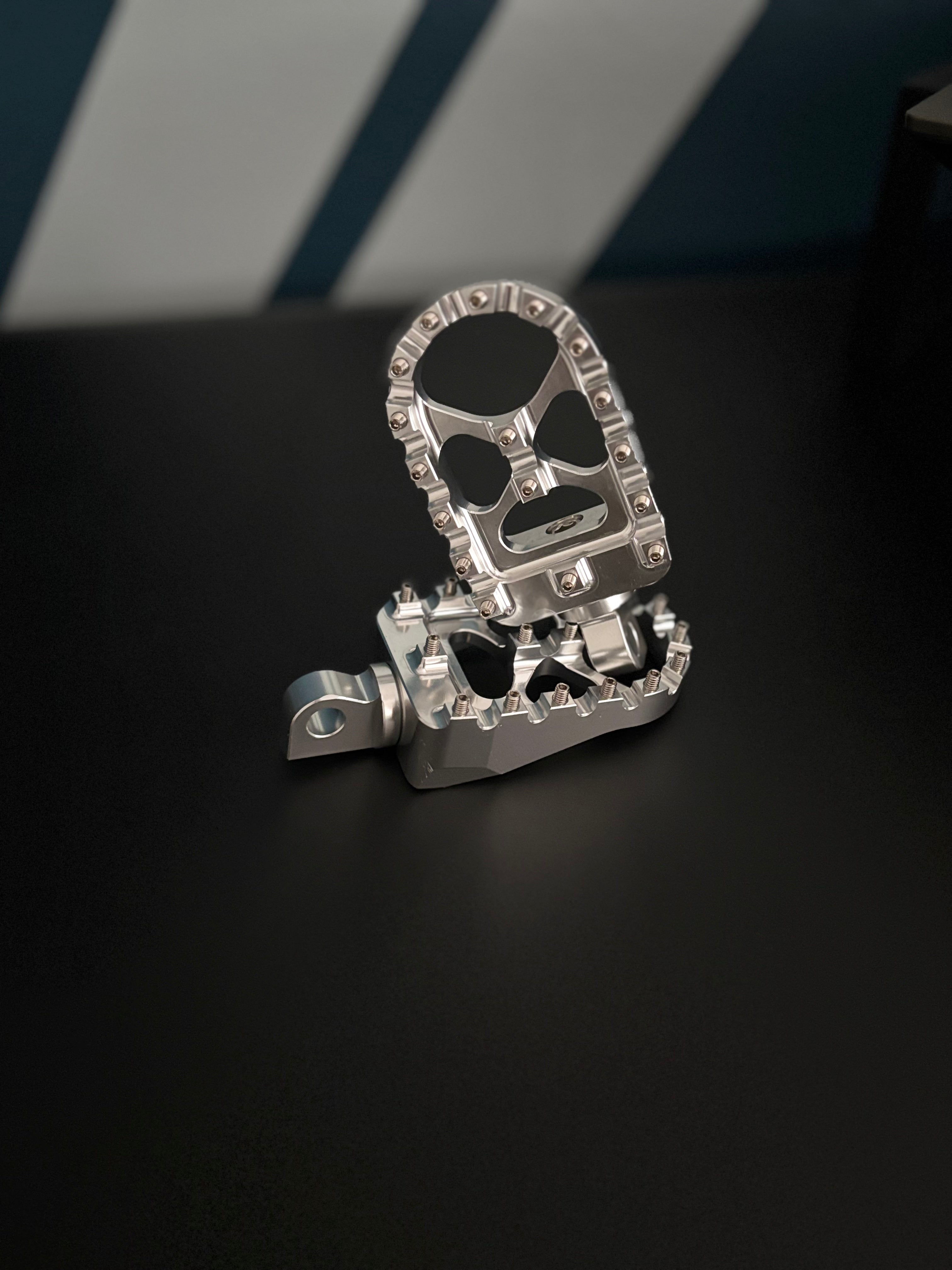 Mx style pegs for emoto